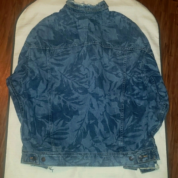AMERICAN EAGLE OVERSIZED DENIM JACKET WITH LEAF PRINT - Picture 5 of 5